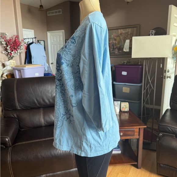 Denim & Co shades of blue 3/4 sleeves Vneck top-size 1X - Picture 3 of 9